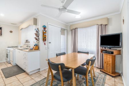 FAMILY FRIENDLY HOME - Photo 3