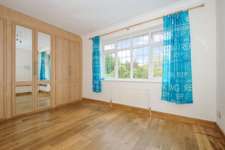 4 bedroom detached house to rent - Photo 3