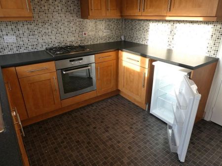 3 bedroom semi-detached house to rent - Photo 5