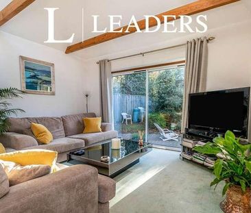 Ten & A Half, Glenheadon Rise, Leatherhead, KT22 - Photo 2