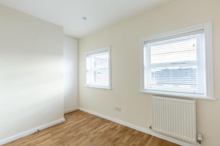 2 bedroom ground floor flat to rent - Photo 5