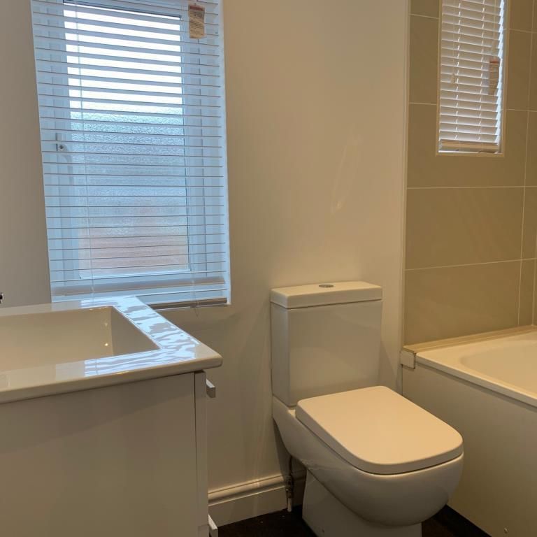 The Parade, Claygate, Esher, Surrey, KT10 - Photo 1