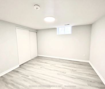 77 Roseneath Crescent #Lower - Photo 2