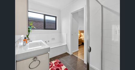 Renovated Modern Townhouse in Prime Herne Hill Location - Photo 2