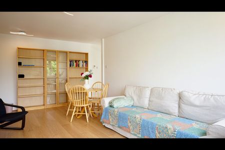 2 Bed Flat, The Glebe, SE3 - Photo 2