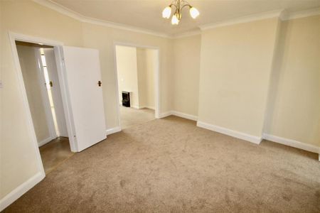 2 bedroom semi-detached bungalow to rent - Photo 5
