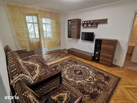 INCHIRIEZ apartament 2 camere semidecomandat,zona Vasile Aaron - Photo 3