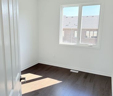 For Lease - 1250 Wheat Boom Drive, Oakville, Ontario - Photo 2