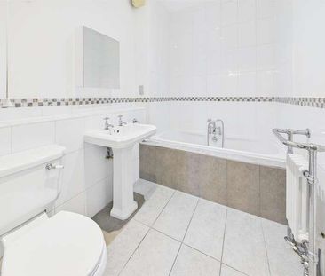 Rosebury Square, Repton, IG8 - Photo 2