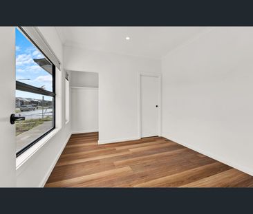 71 Tower St, Thornhill Park, Vic 3335 - Photo 5