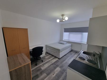 Studio Flat, Sunny Gardens Parade, NW4 - Photo 3