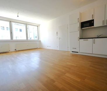 Wohnen im Zentrum – großzügig geschnittene 2-Zimmer-Wohnung Nähe La... - Foto 2