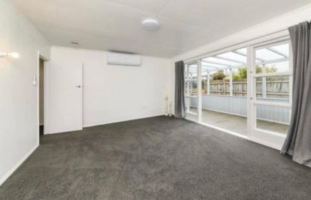 Feilding Flair - Chic, Updated Home with ... - Photo 2