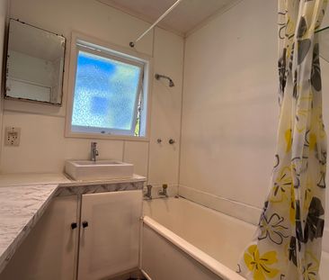 Sunny 3-Bedroom Family Home in the Heart of Howick - Photo 5