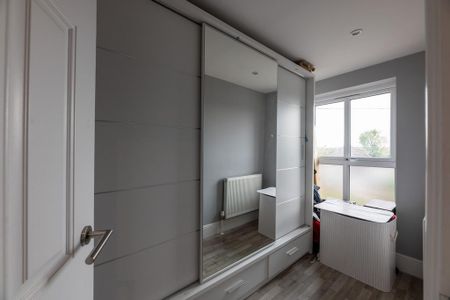 4 bedroom semi-detached house to rent - Photo 2