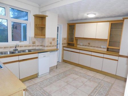 3 bedroom semi-detached house to rent - Photo 2