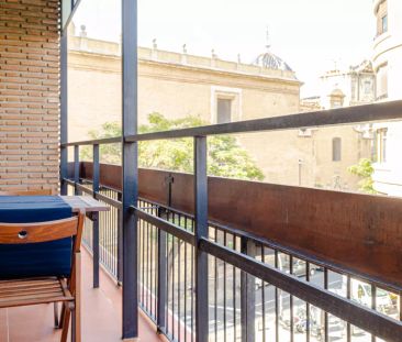 Stunning room for rent in 5-bedroom apartment in Ciutat Vella - Photo 1