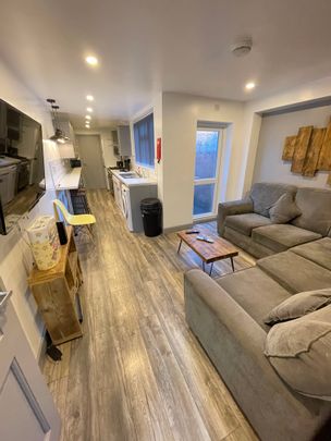 St. Margaret Road Room 5 - Photo 1