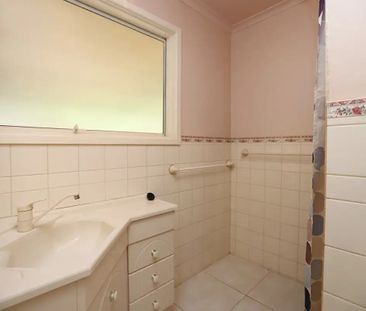 Peaceful Farmhouse - Photo 6