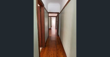 OVERSIZED ART-DECO APARTMENT WITH SUNROOM - Photo 3