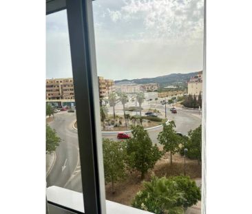 Alquiler de piso en Calle Jerez - Photo 3