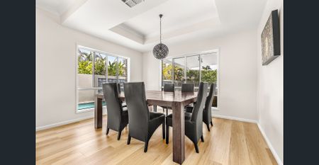 Executive 5-Bedroom Family Home in Fig Tree Pocket! - Photo 4