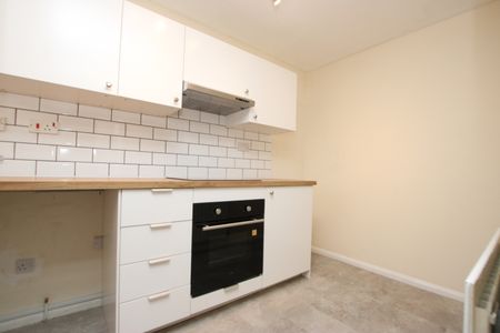 Senwick Drive, Wellingborough, Northamptonshire, NN8 - Photo 5