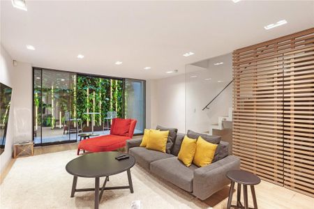 6 bedroom terraced house to rent - Photo 4