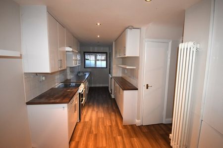 3 bedroom House - LODGEFIELD, WELWYN GARDEN CITY - Photo 3