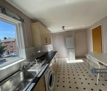 2 bedroom flat to rent - Photo 6