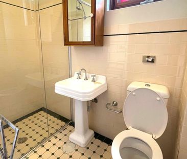 Expansive 4-5 B/R Family Home - Photo 6