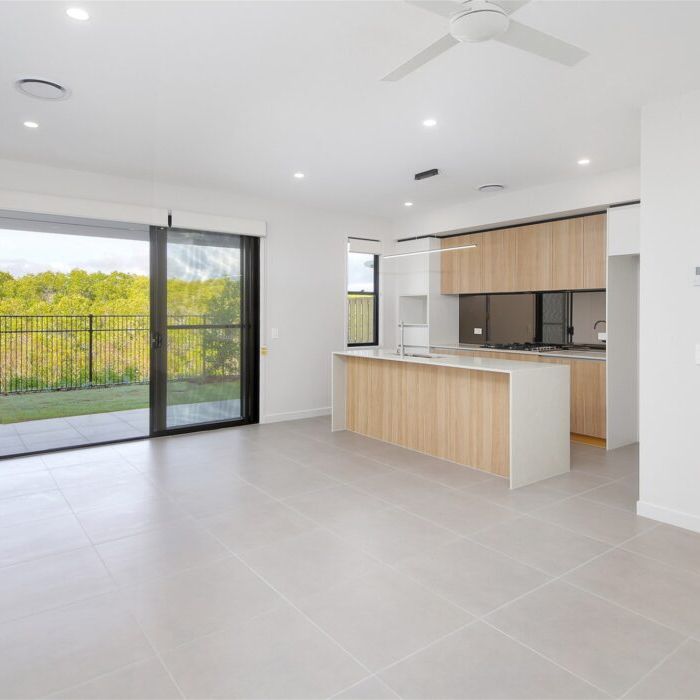 Stunning family home for rent in Helensvale! - Photo 2