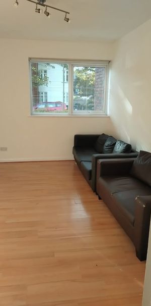 3 Bed Flat, Lady Hamilton Court, NW4 - Photo 1