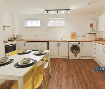1 bedroom in a flat share to rent - Photo 4