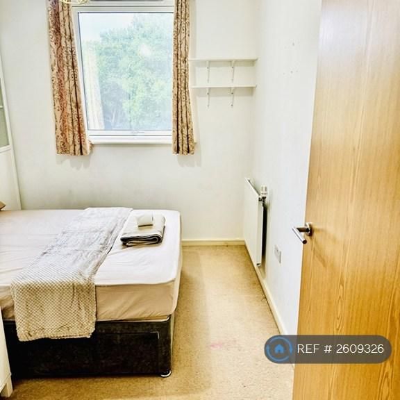 1 bedroom in a flat share to rent - Photo 1