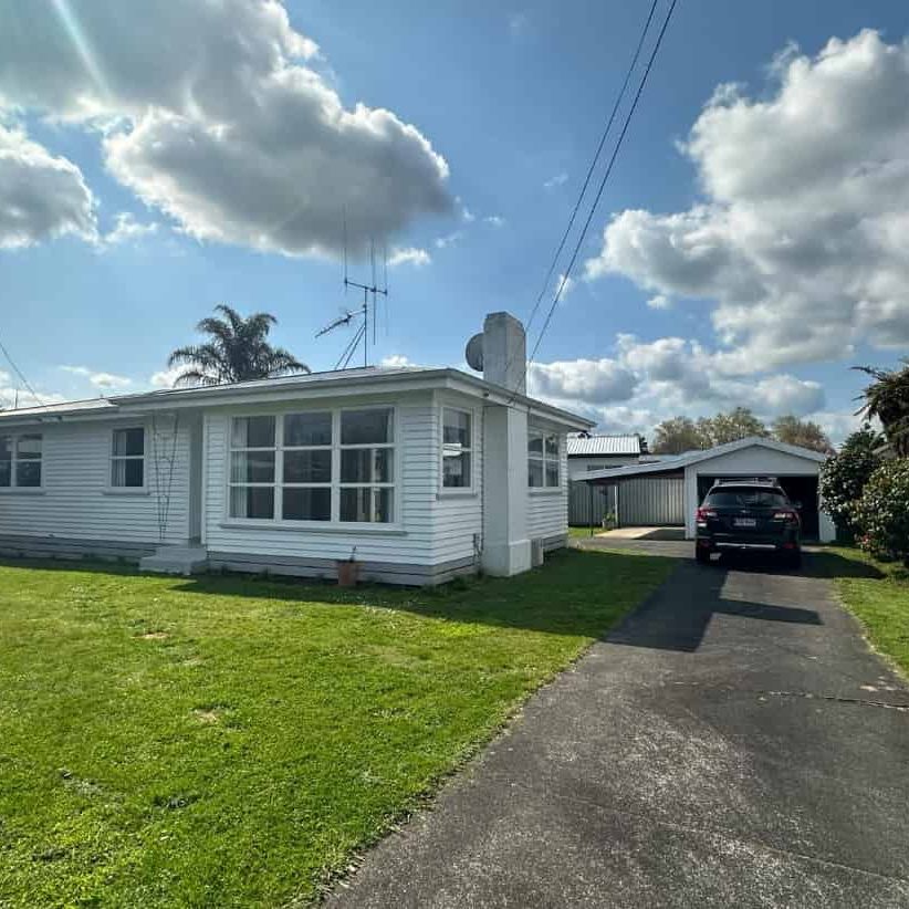Charming Three-Bedroom Home with Single Garage - Photo 1