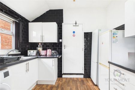 1 bedroom in a house share to rent - Photo 4