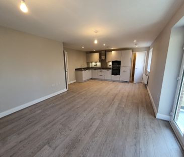 2 Bed 2 Bath – move in for Christmas for extended lease! - Photo 2