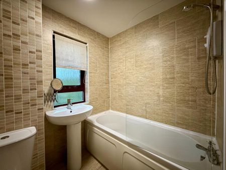 3 bedroom terraced house to rent - Photo 4