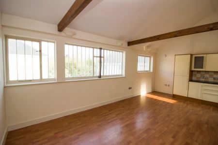 2 Bedroom Property to Let in the Heart of Clare - Photo 5