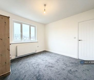 5 bedroom semi-detached house to rent - Photo 4