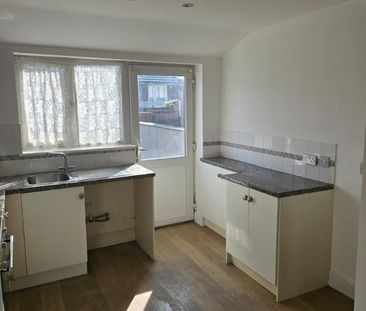 2 Bed Terraced House, Parkside Road, CH42 - Photo 4