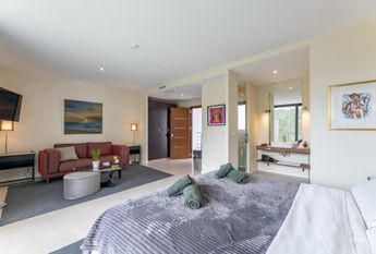 FANTASTIC LUXURIOUS VILLA IN MARBELLA