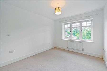 Spacious three bedroom semi-detached home with garden and gated off-street parking for two cars. - Photo 4