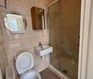 1 bedroom in a house share to rent - Photo 6