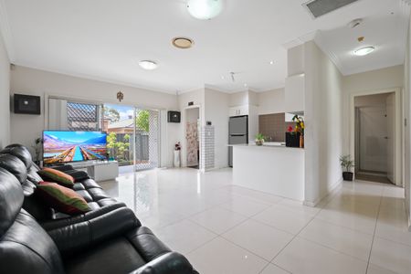 2/181 Targo Road, Girraween NSW 2145 - Townhouse For Rent | Domain - Photo 5