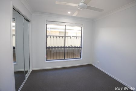 BRAND NEW 4 BEDROOM DUPLEX! - Photo 3