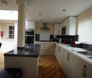 Roe Lane Room 2 - Photo 3