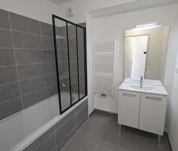 Location Appartement 3 pièces 68m² ISTRES 13800 - Photo 2