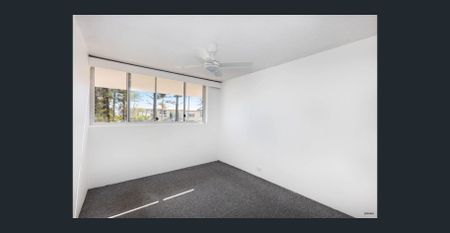 SET HIGH ON THE HILL OVERLOOKING THE OCEAN - Photo 5